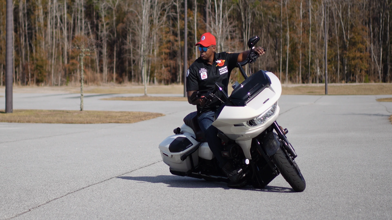 Be The Boss Of Your Motorcycle - Expert Motorcycle Training by Robert Simmons